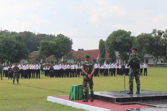 206 Mahasiswa Baru Polinema Lumajang Ikuti Latihan Dasar Kedisiplinan di Yonif 527/BY
