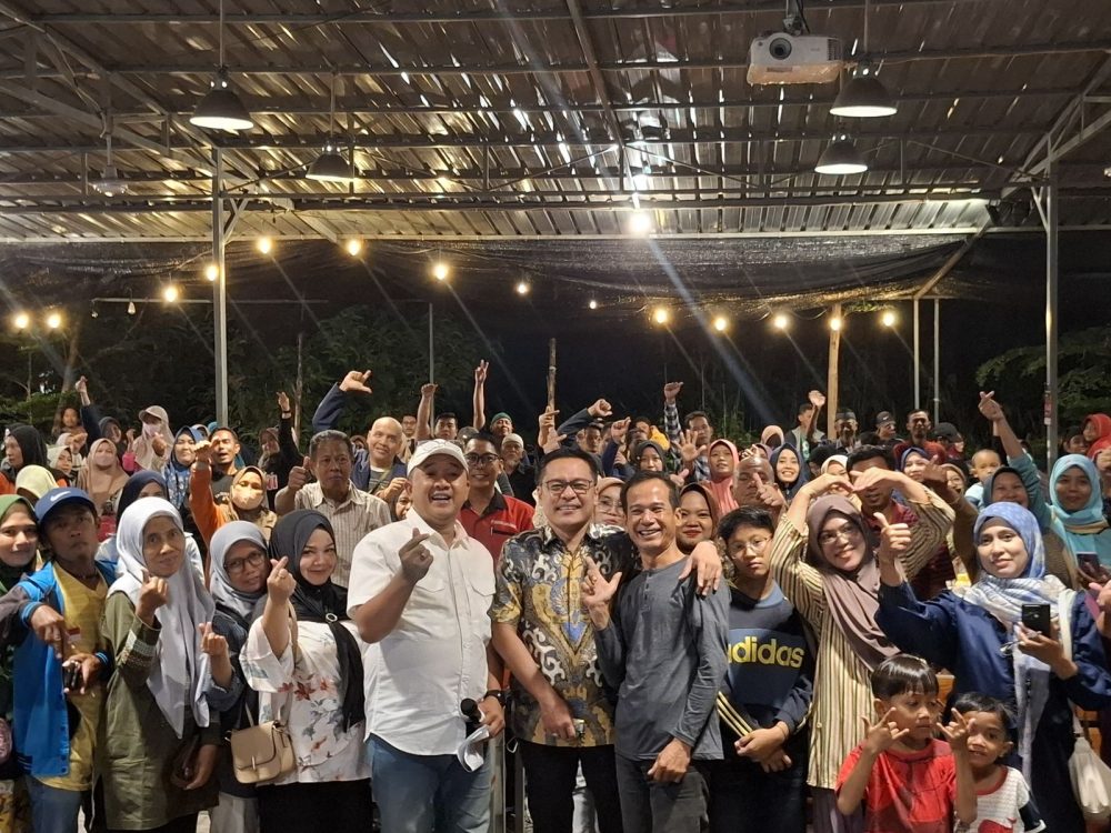 Dukung Ekonomi Kerakyatan, Legislator Golkar Gelar Pembagian PIP di Warkop Dukung Ekonomi Kerakyatan, Legislator Golkar Gelar Pembagian PIP di Warkop