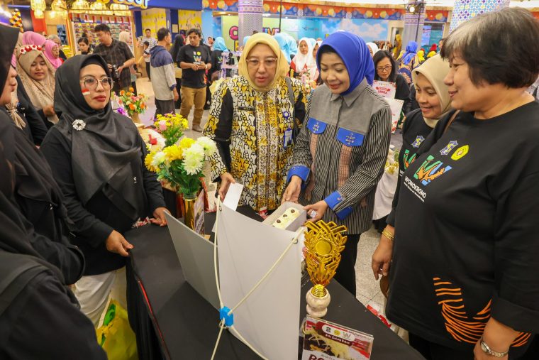 Gelar Produk UPPKA Jadi Panggung Sukses UMKM Perempuan Surabaya