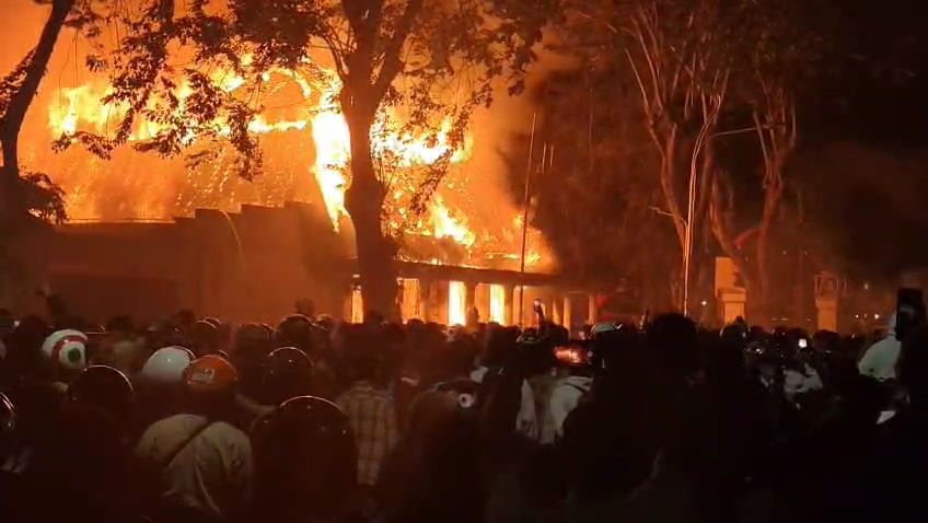 Malam Mencekam di Surabaya, Gedung Negara Grahadi Dibakar Massa