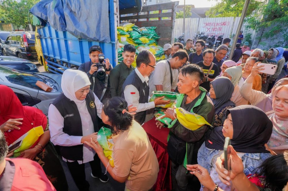 Dekatkan Akses Kebutuhan Pokok, Gubernur Gelar Pasar Murah di Surabaya