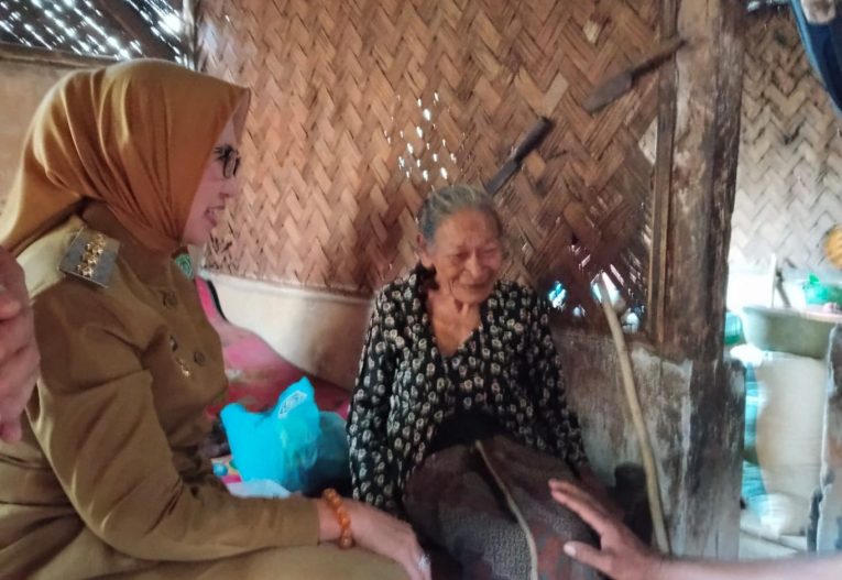 Rumah reyot lansia di Pasrujambe direhab Bupati Lumajang