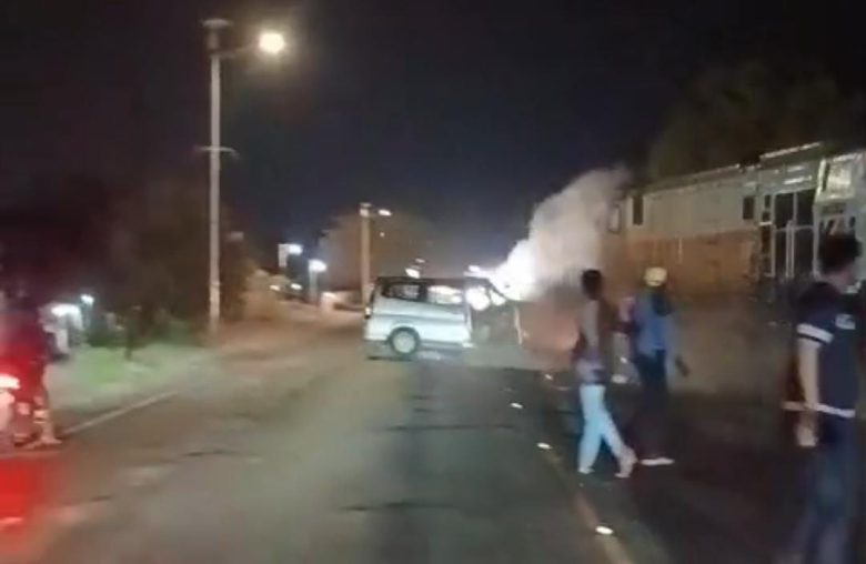 Minibus Hancur Ditabrak KA Ranggajati di Probolinggo, Sopir Selamat