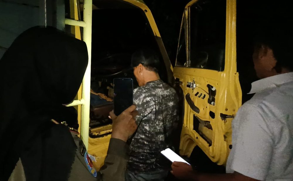 Bupati Lumajang OTT Truk Diduga Penimbun Solar Subsidi, Temukan 1.000 Liter Solar Bupati Lumajang OTT Truk Diduga Penimbun Solar Subsidi, Temukan 1.000 Liter Solar