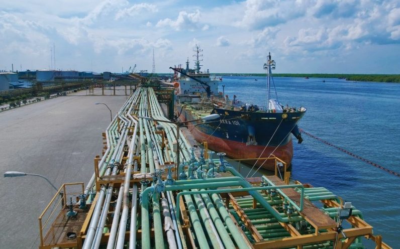 Efisiensi dan Digitalisasi Dongkrak Kargo Curah Cair Pelindo Multi Terminal 4,8 Persen