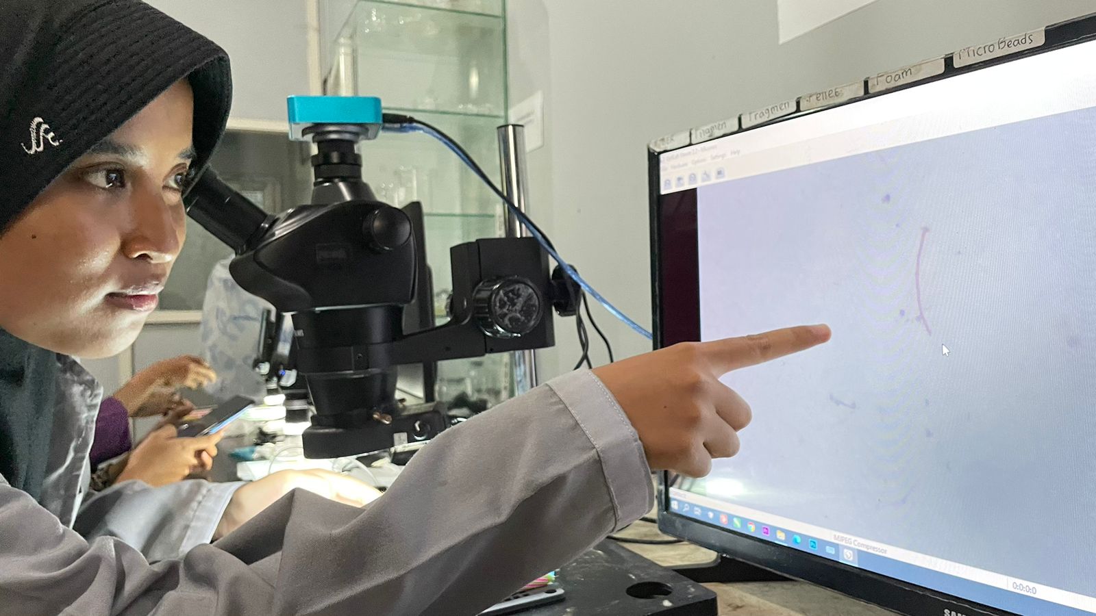 Air Hujan Surabaya Tercemar Mikroplastik, GrowGreen Imbau Warga Tak Telan Air Hujan