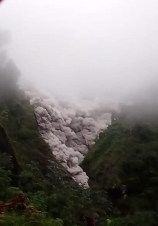 Status Gunung Semeru Naik ke Level Awas 