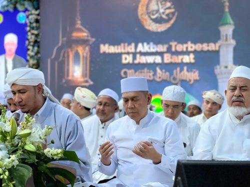 Suasana Haru Warnai Maulid Nabi Bersama Habib Usman bin Yahya
