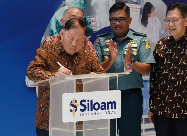 Siloam Surabaya Luncurkan Fasilitas Robotik CUVIS Joint untuk Operasi Presisi