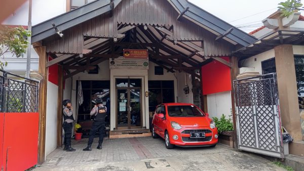 KPK Geledah Kantor PT Widya Satria Terkait Kasus Ponorogo KPK Geledah Kantor PT Widya Satria Terkait Kasus Ponorogo