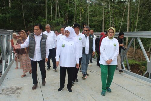 Khofifah Tinjau Progres Jembatan Curah Maling dan Curah Kebo Khofifah Tinjau Progres Jembatan Curah Maling dan Curah Kebo