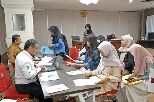 Pemkot Surabaya Gelontorkan Rp190 Miliar untuk Beasiswa Pemuda Tangguh