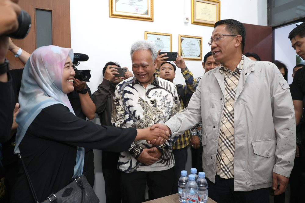 kunjungan menteri hukum (1) Menkum RI Sebut Posbankum Surabaya Bisa Jadi Contoh Nasional