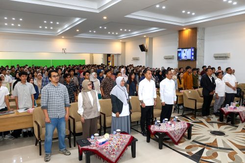 Hadapi Tantangan 2030, Wali Kota Eri Cahyadi Ajak Mahasiswa FEB UNAIR Manfaatkan AI untuk Peluang Bisnis