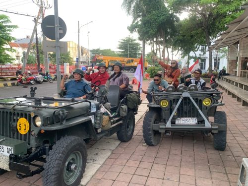 Libur Imlek 2026, Wisata Jeep Keliling Kota Lama Surabaya Diserbu Pengunjung