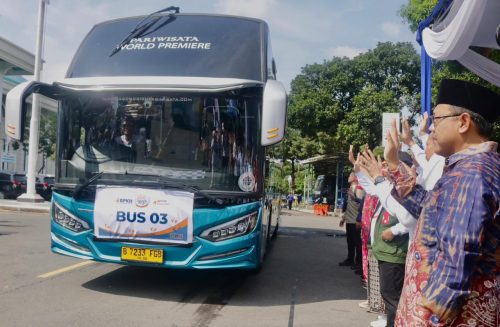 BPKH Berangkatkan 675 Peserta Balik Kerja dari Surabaya, Antusiasme Masyarakat Tinggi BPKH Berangkatkan 675 Peserta Balik Kerja dari Surabaya, Antusiasme Masyarakat Tinggi