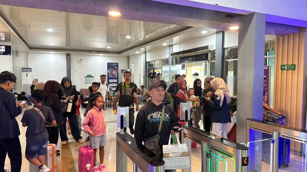 Arus Balik Lebaran 2026 Masih Tinggi, KAI Daop 8 Surabaya Sediakan Ribuan Tiket Promo