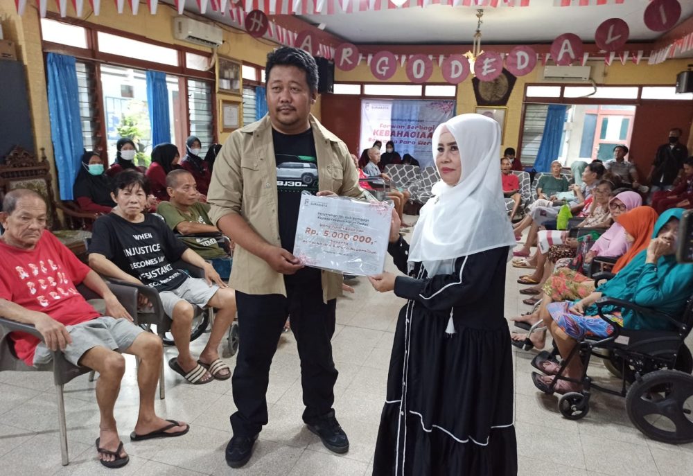 Ramadan, Forwan Surabaya Salurkan Rp7 Juta Lebih ke Panti Werda Hargodadali