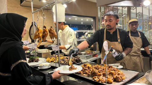 Chef Syahril Lazuardi “Kitchen Take Over” di Hotel Santika Premiere Gubeng Surabaya, Hadirkan Pengalaman Iftar Ramadan yang Eksklusif