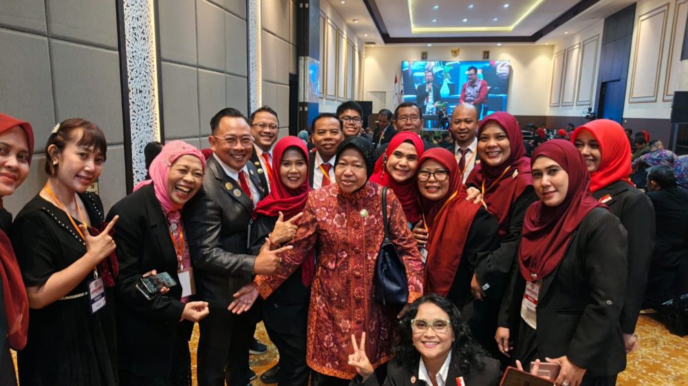 Eks Mensos Risma Dikukuhkan di PKHI, Soroti Darurat Kesehatan Mental