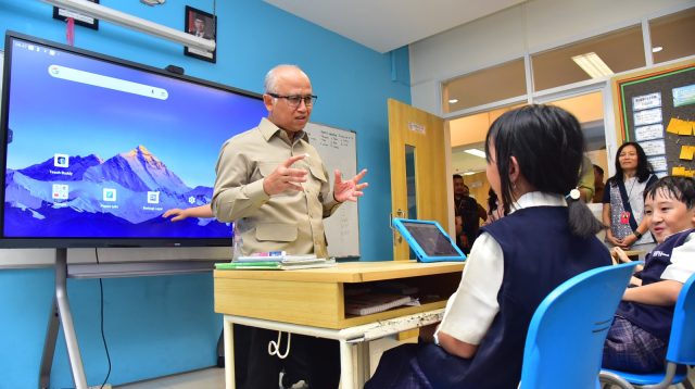 Wamendikdasmen Tinjau TKA Jenjang SD di Surabaya, Pemkot Pastikan Pelaksanaan Berjalan Optimal