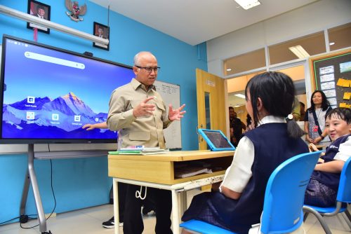 Wamendikdasmen Tinjau TKA Jenjang SD di Surabaya, Pemkot Pastikan Pelaksanaan Berjalan Optimal