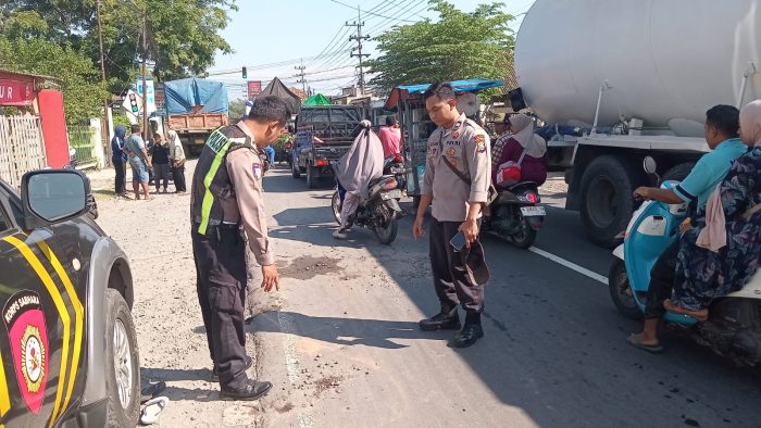Pasutri Tewas Terlindas Bus Usai Tabrak Truk Parkir di Simpang Tukum Lumajang