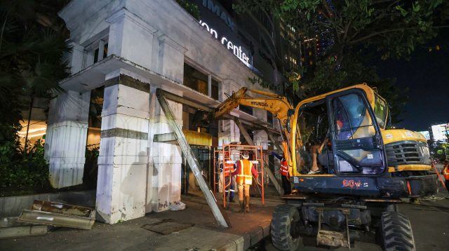 Pembongkaran Fasad Eks Toko Nam Dimulai, Dikerjakan Malam Hari Demi Keamanan