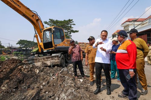 Penataan Kawasan Kali Tebu, Wali Kota Eri Cahyadi Target Pengaspalan Jalan Tuntas 20 Hari
