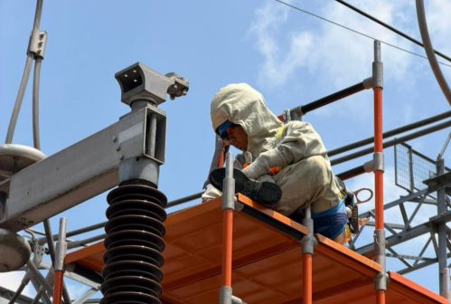 Tanpa Padam, Tim PDKB PLN UPT Madiun Tuntaskan Pemeliharaan Jaringan Tegangan Tinggi