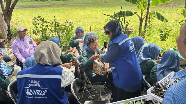 TPS Dorong Literasi Pengelolaan Sampah, Warga Sidotopo Wetan Belajar ke Bank Sampah Perak Barat