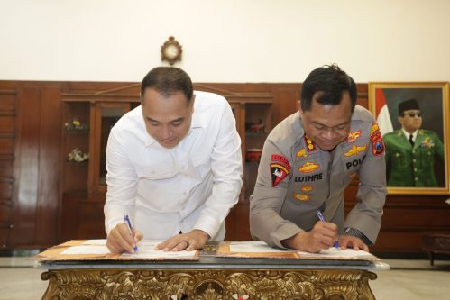 Tingkatkan Respons Cepat Kepolisian, Pemkot Surabaya Serahkan Hibah Rehabilitasi Asrama Koblen