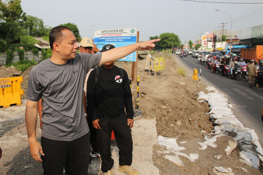 Gerakkan Ekonomi Warga, Wali Kota Eri Fokus Koneksi Infrastruktur Jalan 2026-2027