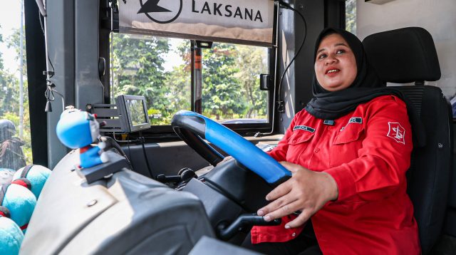 Kisah Eka, Sopir Perempuan Satu-satunya Suroboyo Bus di Balik Semangat Kartini