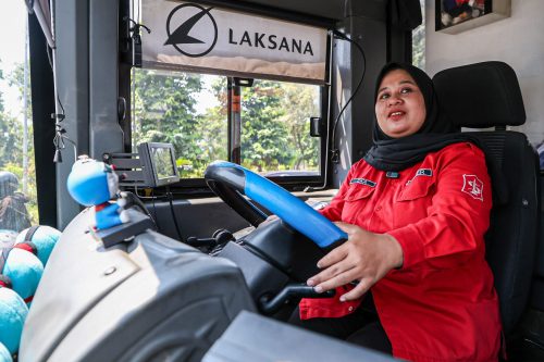 Kisah Eka, Sopir Perempuan Satu-satunya Suroboyo Bus di Balik Semangat Kartini