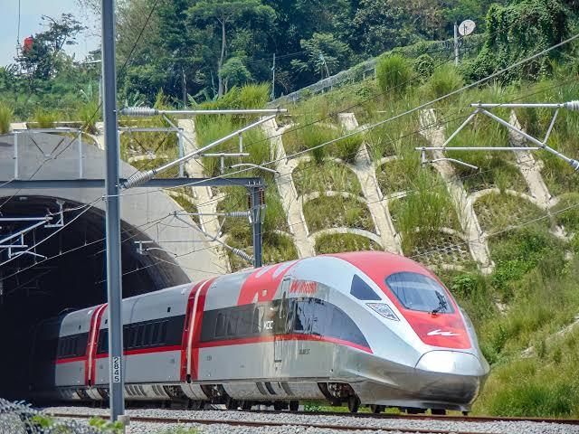 Rekor Baru, Penumpang Kereta Cepat Whoosh Capai 311.000 Selama Libur Lebaran