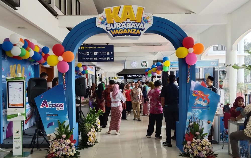 KAI Daop 8 Gelar “Surabaya Vaganza” di Stasiun Gubeng, Meriahkan HJKS ke-733
