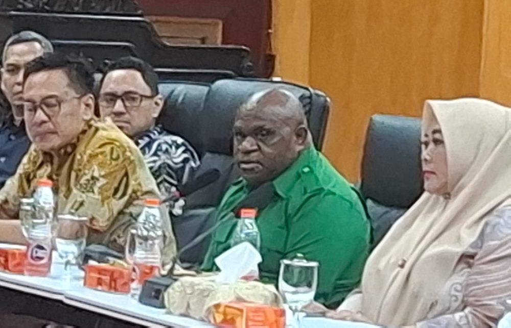 Menteri Pigai Soroti Keracunan MBG di Surabaya, Pengelola SPPG Diminta Di-blacklist