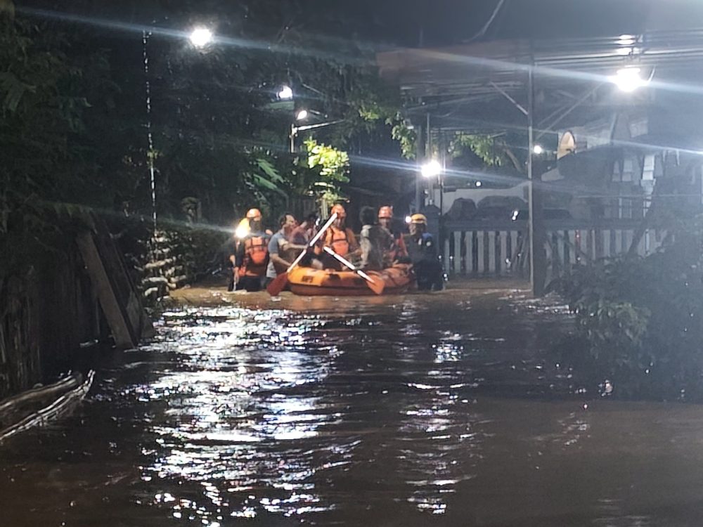 300 KK Terdampak Banjir di Lumajang, Tanggul Sungai Menjangan Jebol