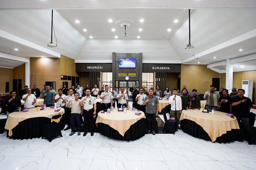 Imigrasi Khusus I Juanda Bertemu dengan aeak media luncurkan Media Hub Imigrasi Surabaya Awasi 2,4 Juta Perlintasan di Juanda, Kini Jurnalis Bisa Akses Informasi Lewat Media Hub