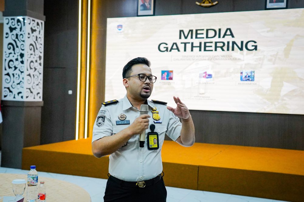 Kepala Bidang Tempat Pemeriksaan Imigrasi Kantor Imigrasi Surabaya, Kholilur Rohman Kepala Bidang Tempat Pemeriksaan Imigrasi Kantor Imigrasi Surabaya, Kholilur Rohman