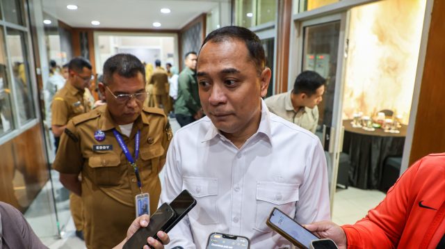 Hotline “Lapor Cak Eri” Banjir Aduan Warga, dari Jalan Rusak hingga Curhat Rumah Tangga