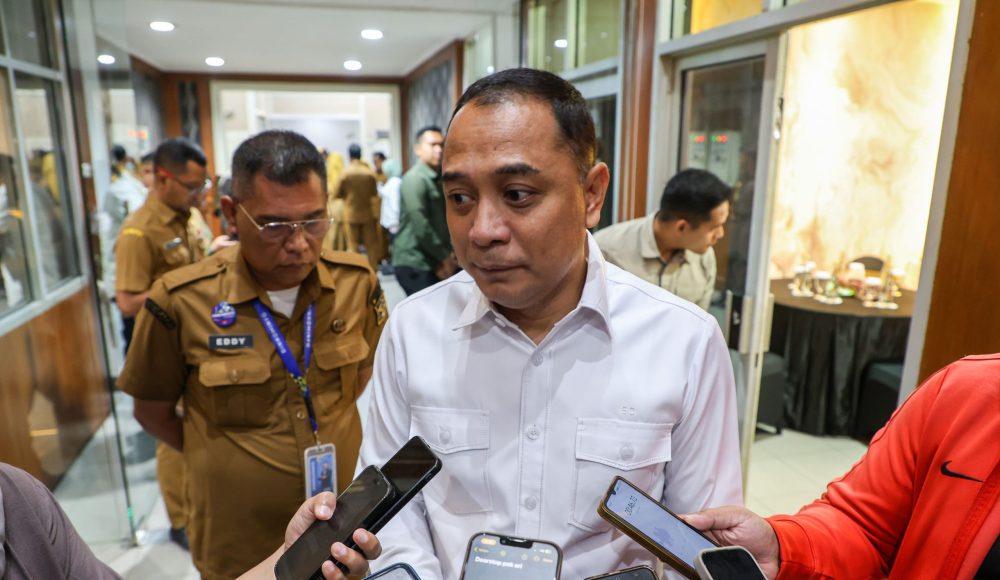 Hotline “Lapor Cak Eri” Banjir Aduan Warga, dari Jalan Rusak hingga Curhat Rumah Tangga