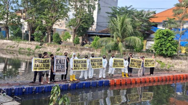 Mahasiswa Tiga Kampus Kampanyekan Kali Tebu Bebas Sampah Plastik