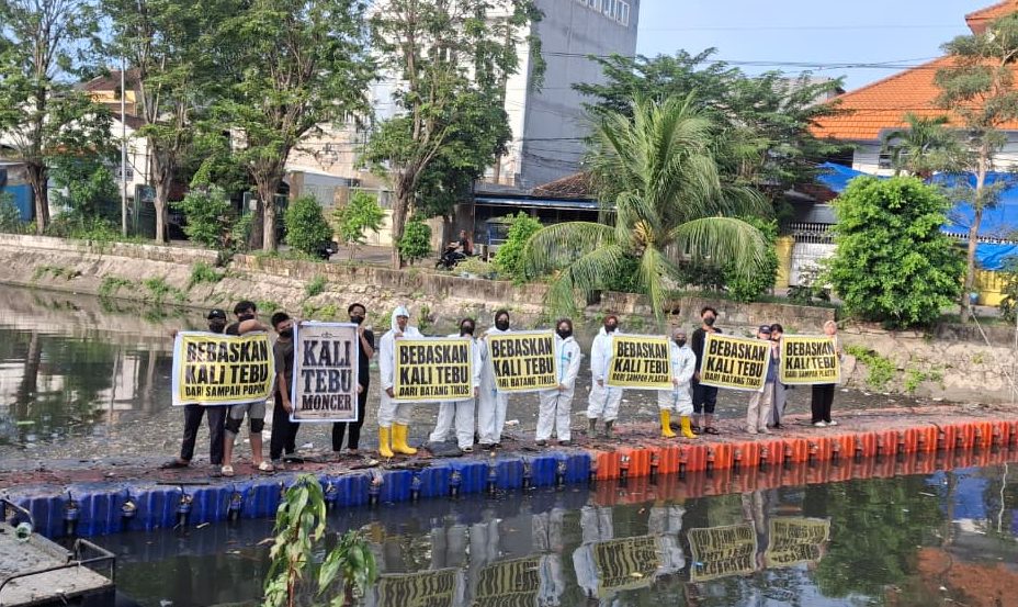 Mahasiswa Tiga Kampus Kampanyekan Kali Tebu Bebas Sampah Plastik