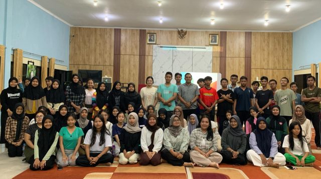 Dosen Ilmu Komunikasi UPN Veteran Jatim Latih Public Speaking Mahasiswa Bibit Unggul Surabaya