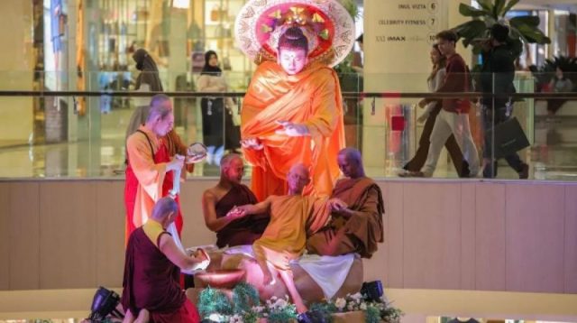 Rupang Buddha 12,3 Meter di TP Surabaya Pecahkan Rekor MURI