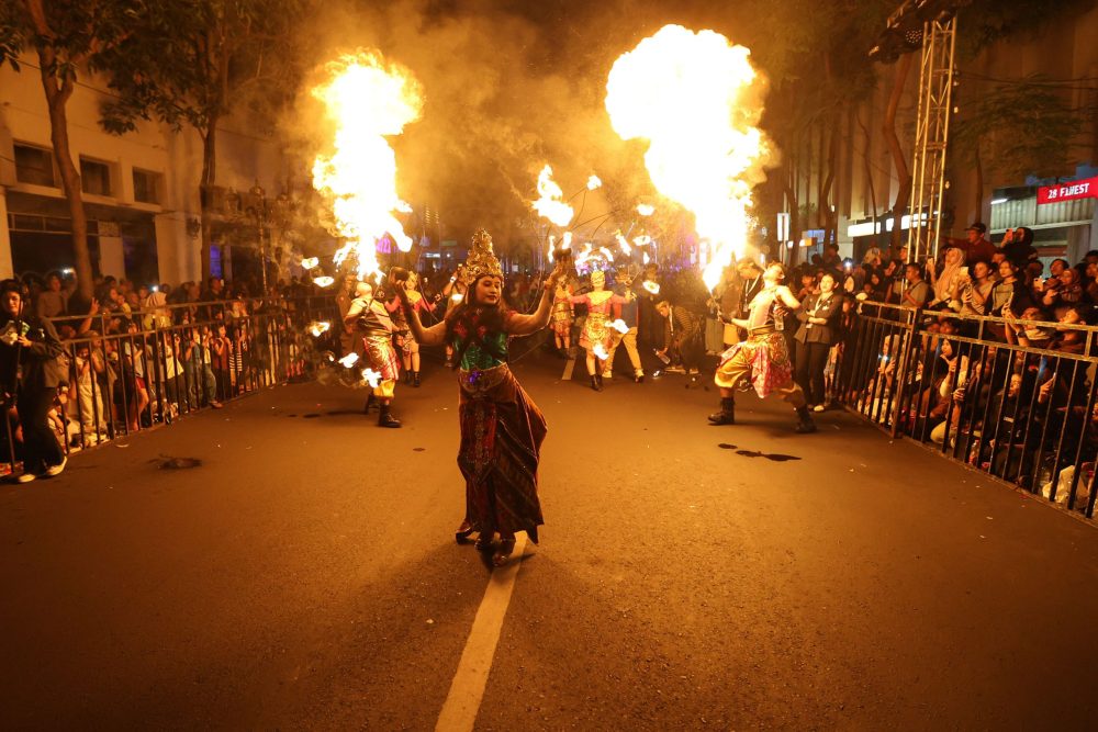 Surabaya Vaganza 2026 Spectacular, Ribuan Warga Padati Parade Festival of Lights
