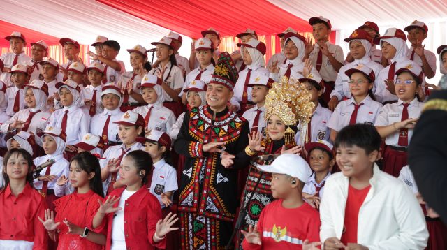 Pimpin Upacara Hardiknas 2026, Wali Kota Eri Tekankan Pendidikan sebagai Kunci Bangsa Maju
