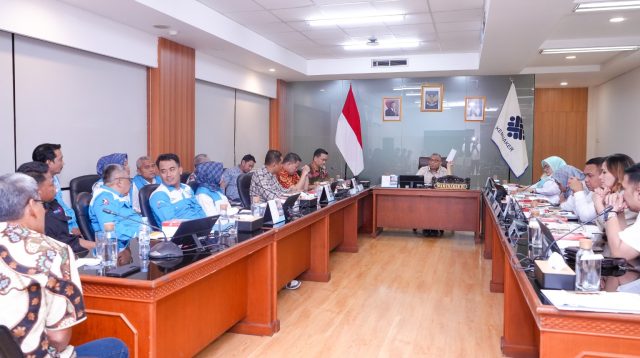 Wamenaker Tegaskan Pekerja Libur Nasional Wajib Terima Upah Lembur